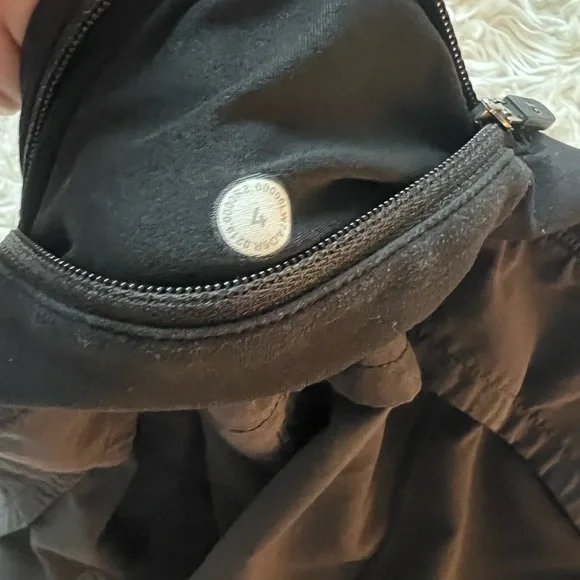 Black Lululemon 2.5” Speed Up Short - Picture 5 of 5